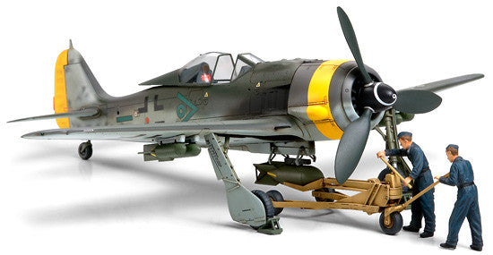 Focke-Wulf Fw190　F-8/9 w/Bomb Loading Set (1/48 Scale)